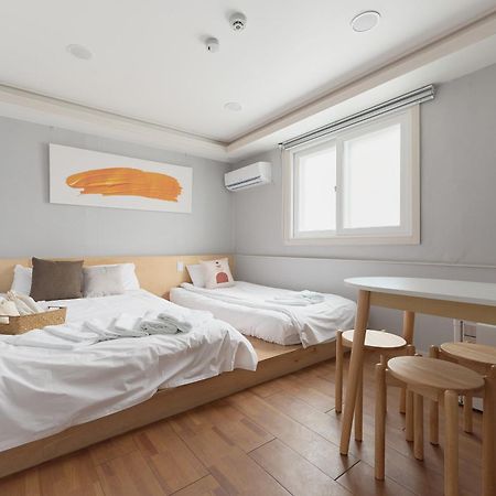 Dawoo House 2 In Hongdae Hotel Seoul Bagian luar foto