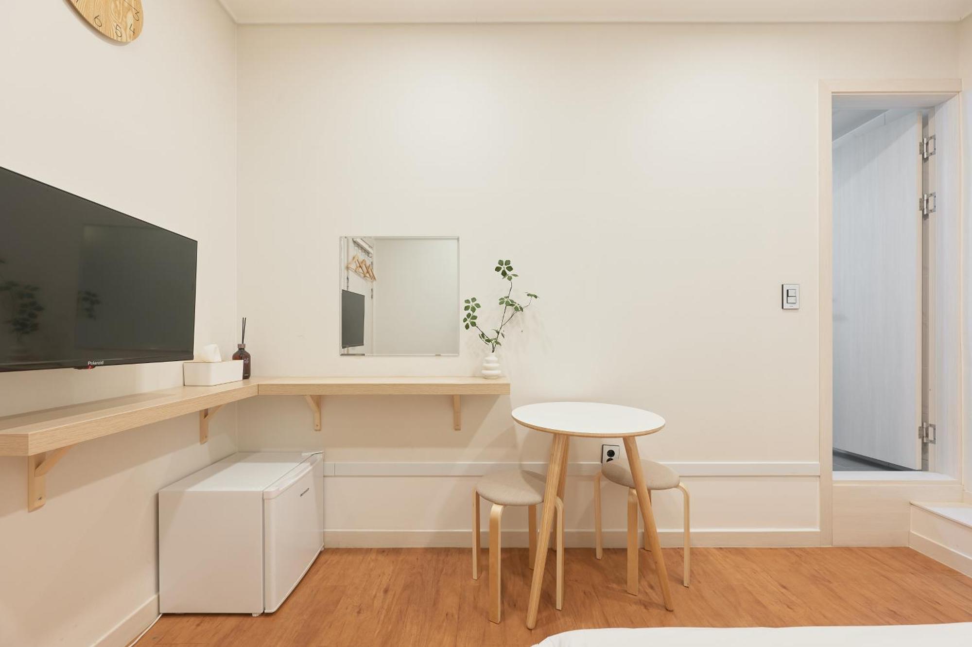 Dawoo House 2 In Hongdae Hotel Seoul Bagian luar foto