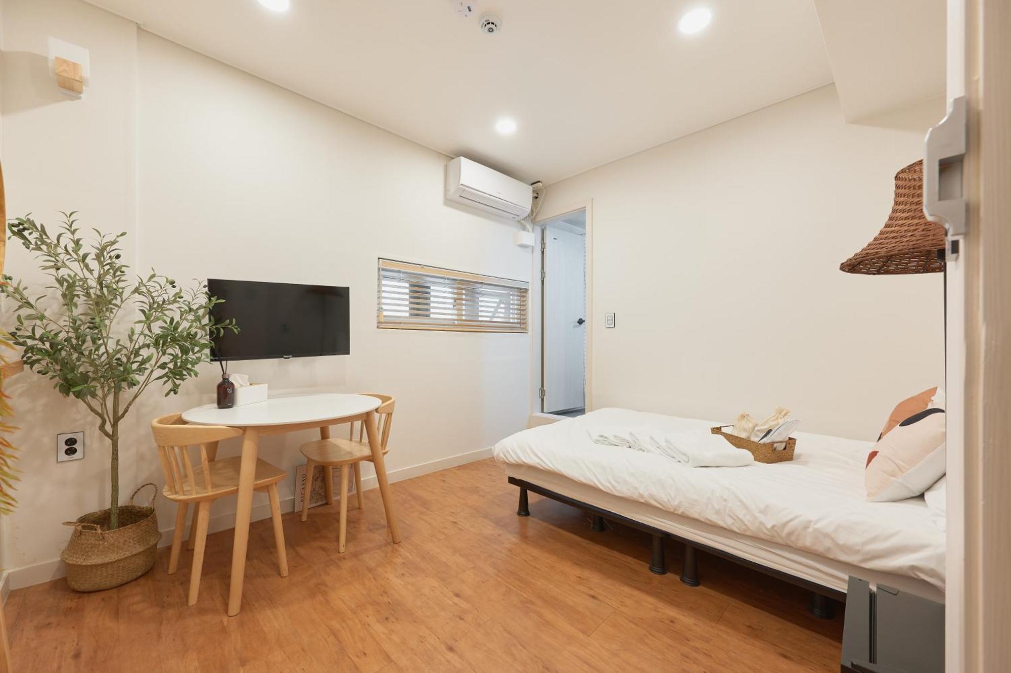Dawoo House 2 In Hongdae Hotel Seoul Bagian luar foto